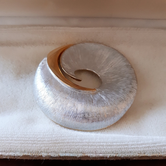 Vintage 2 Tone Mid Century Pin Brooch. - Picture 6 of 10